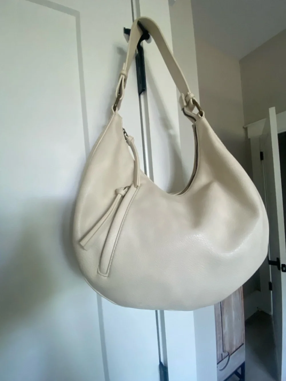 Sonoma Goods For Life Cream Heimana Hobo Sling Shoulder Bag Vegan Leather 🐚